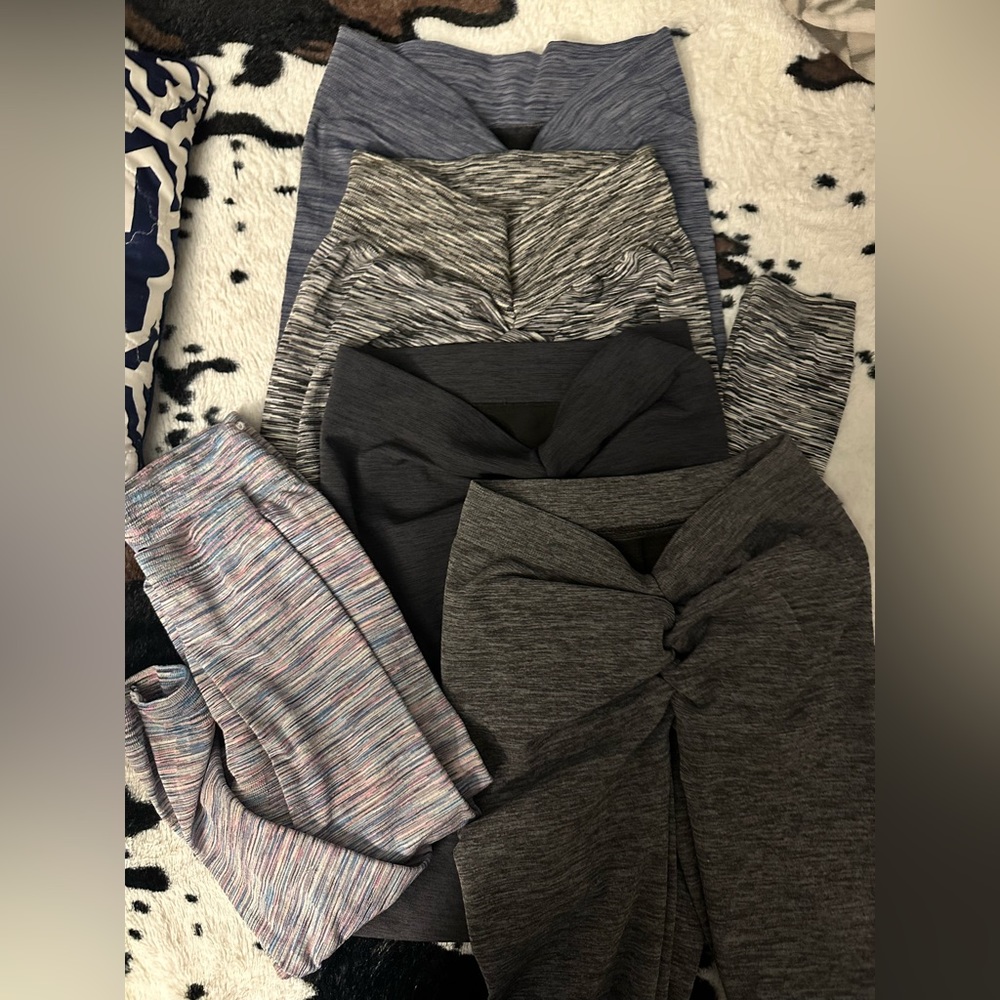 Booty scrunch leggings lot.